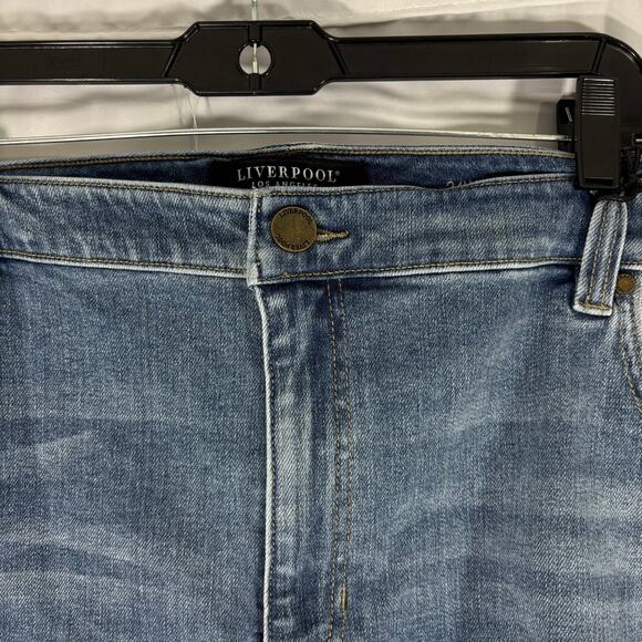 Liverpool Los Angeles Women’s Marley Monet Girlfriend Denim Shorts Size 24W - Picture 5 of 6